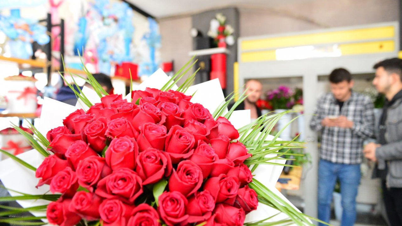 Sevgililer Günü çiçekçilerde yoğunluğa neden oldu