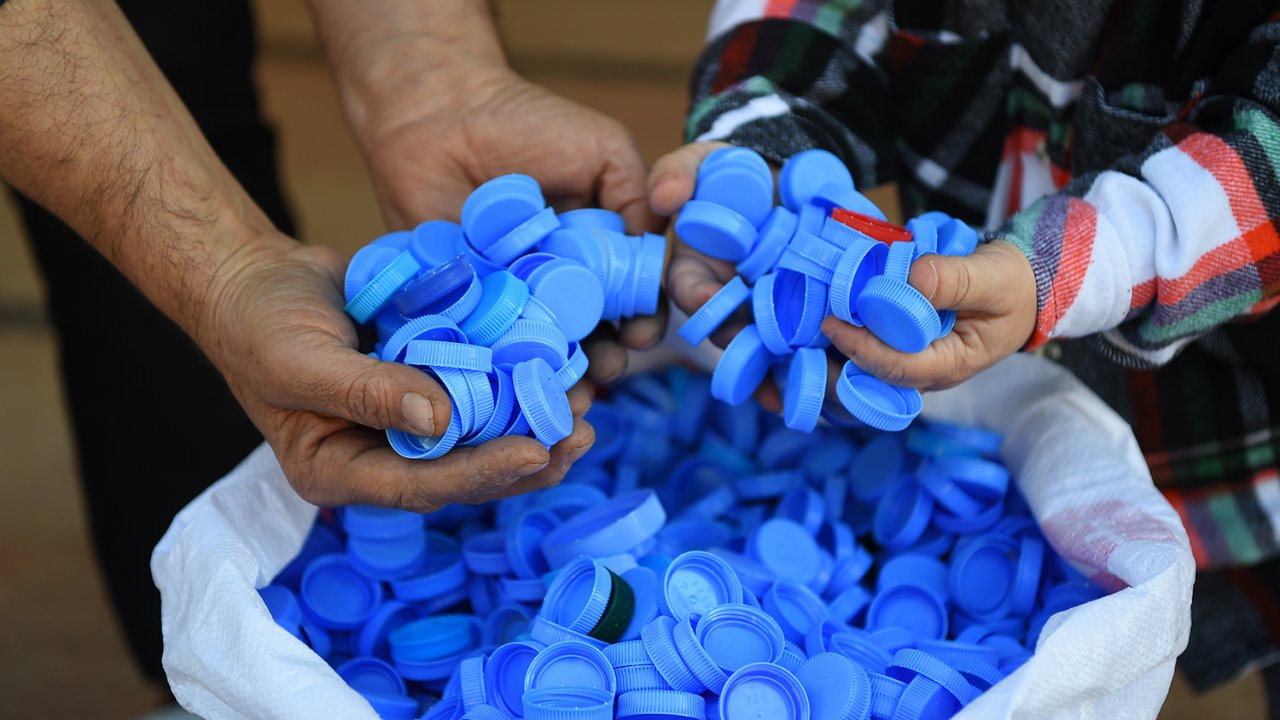 Mavi Kapaklar İçin Engellileri Aşıyor