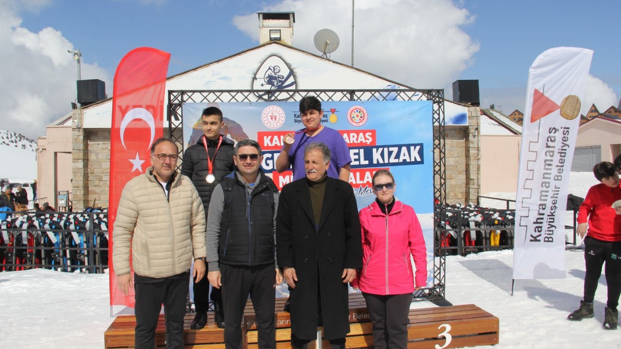 Yedikuyular’da Geleneksel Kızak Yarışları Yapıldı
