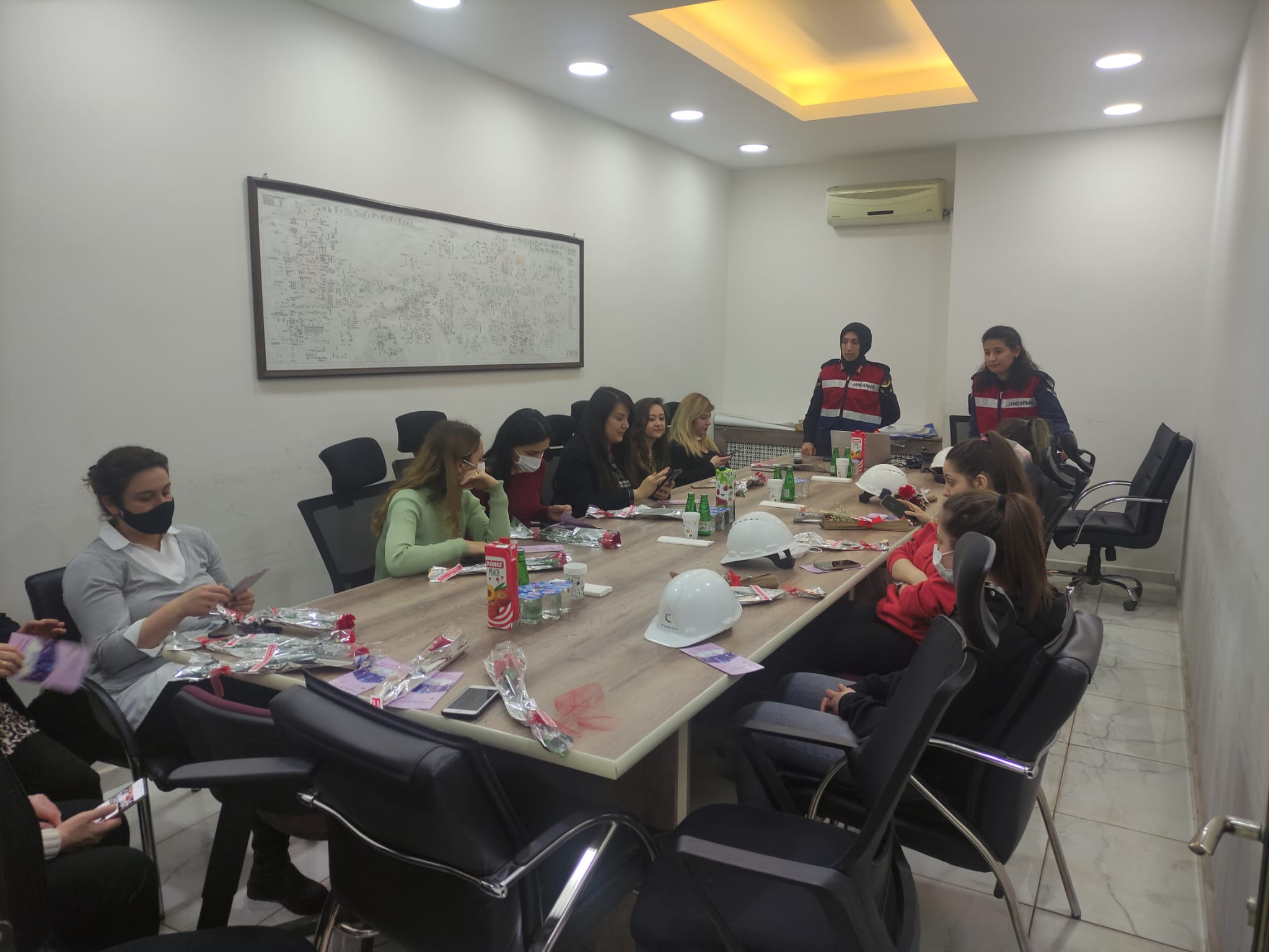 Jandarma, 8 Mart Dünya Kadınlar Gününü kutladı 