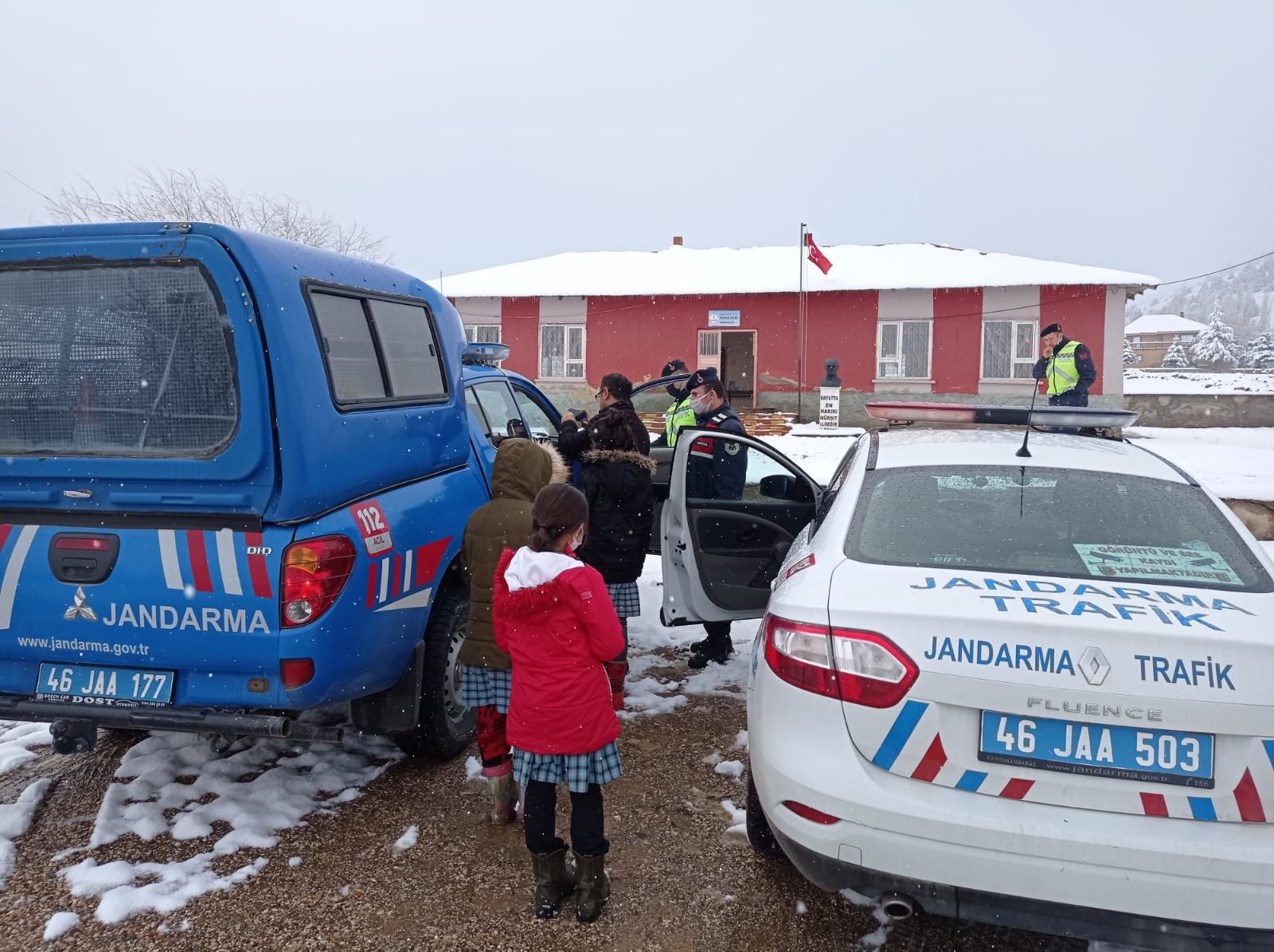 Jandarma öğrencilere trafik eğitimi verdi