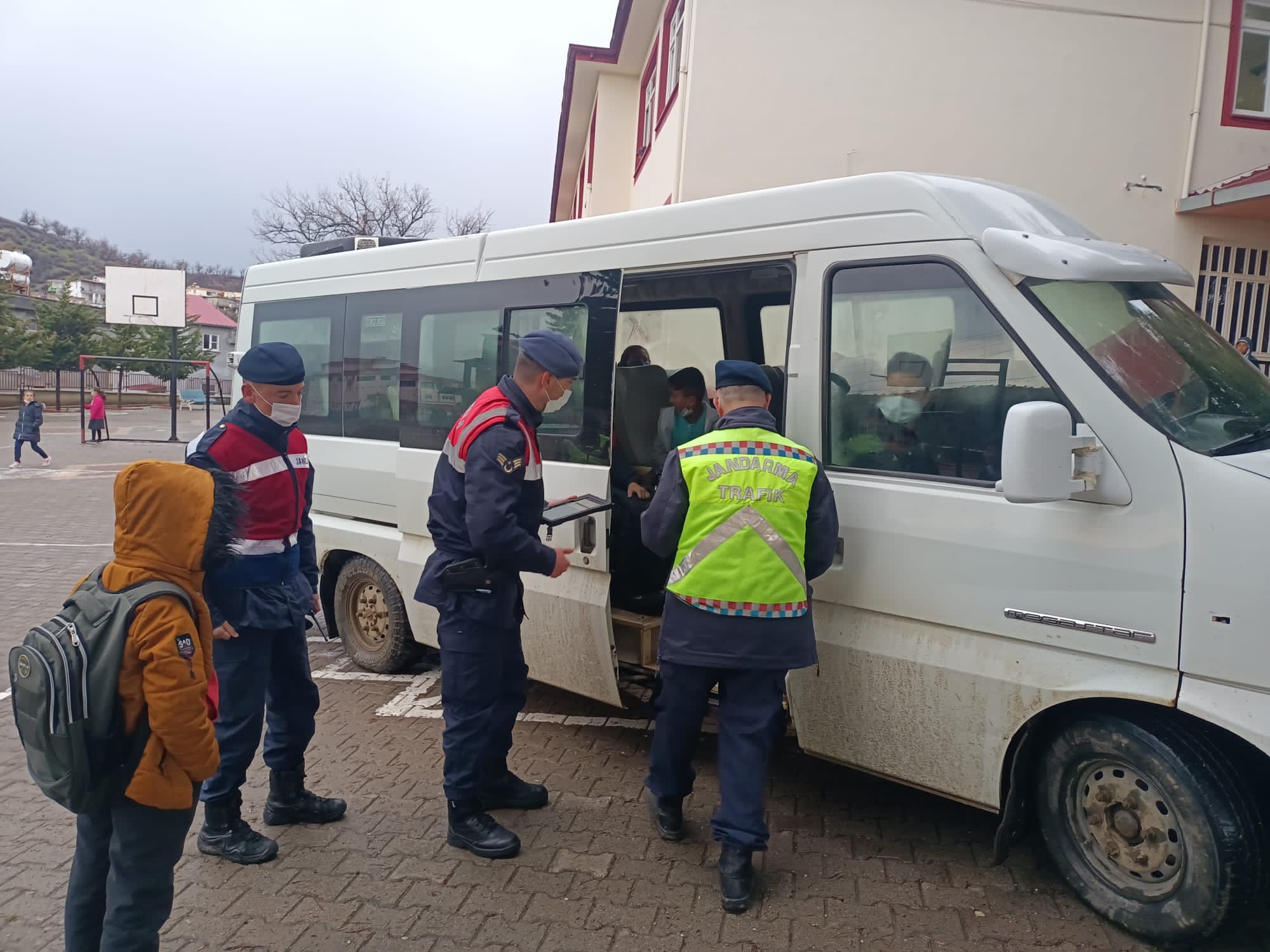 Jandarma huzur, güven ve trafik uygulaması yaptı