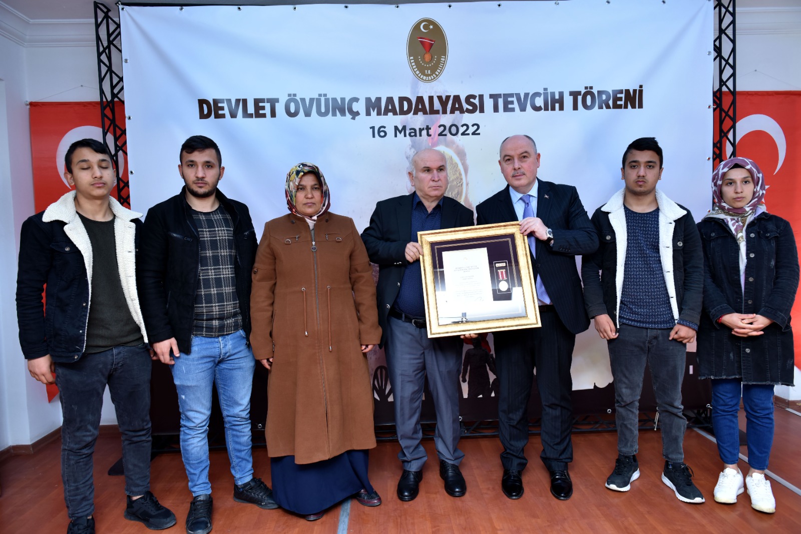 Şehit ailelerine devlet övünç madalyası verildi