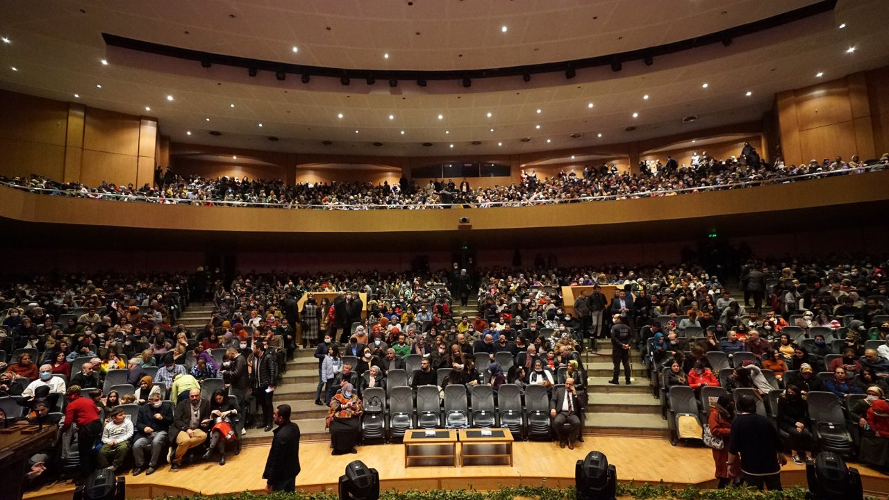 Cengiz Özkan Konserine Yoğun İlgi