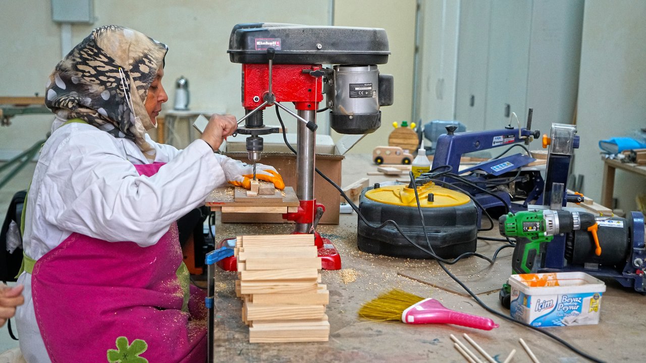 Ahşap Hediyelik Eşya Atölyesi’nde Yeni Dönem