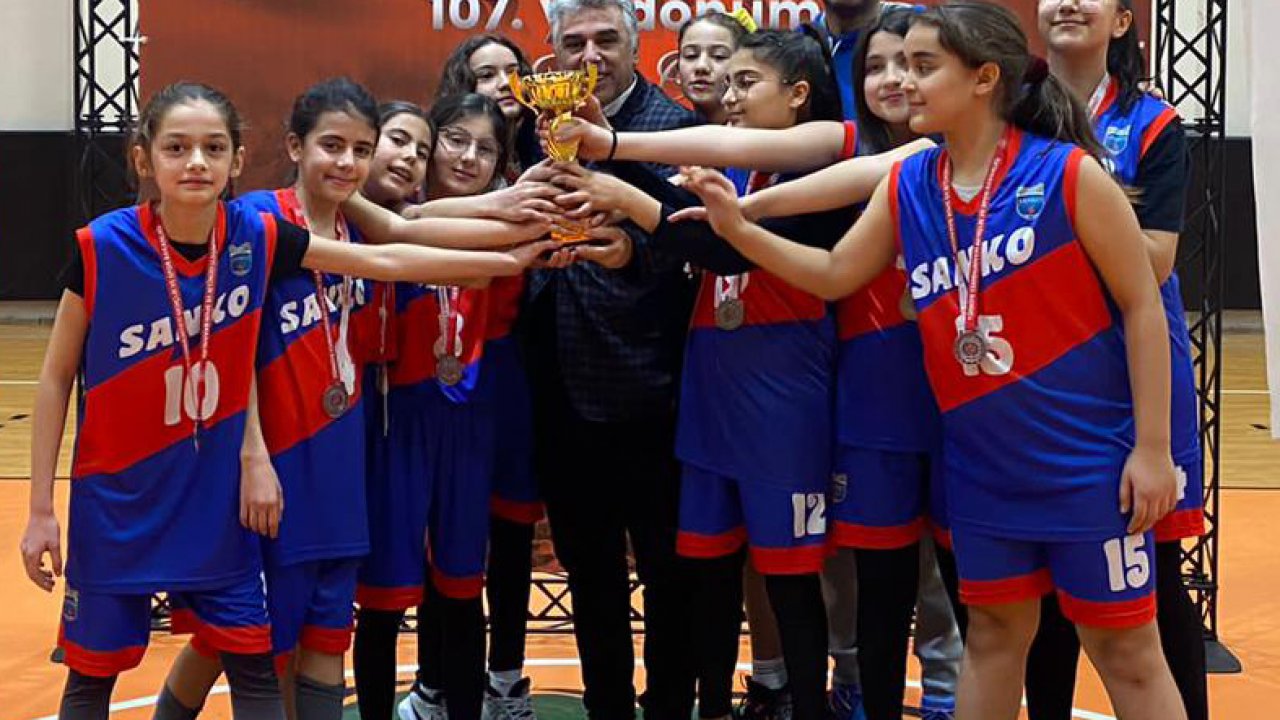Sanko Okulları Basketbol Takımı İl İkincisi Oldu