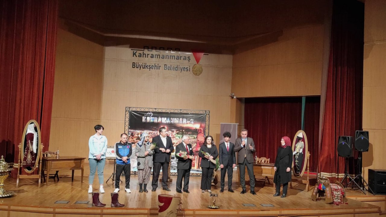 Tiyatroseverler ‘Delibahar’a Yoğun İlgi Gösterdi