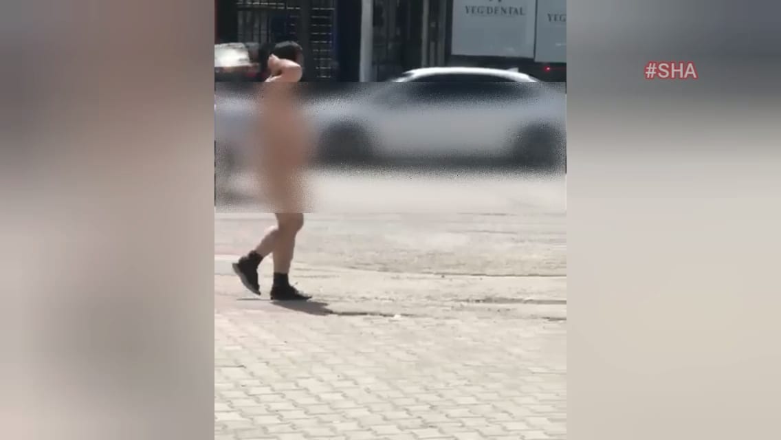 Çırılçıplak yolda yürüdü gözaltına alındı 