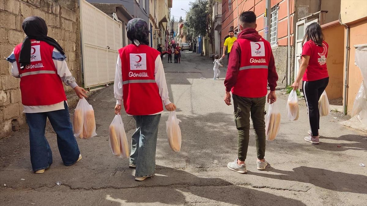 Kahramanmaraş'ta Türk Kızılay'dan ihtiyaç sahiplerine yardım