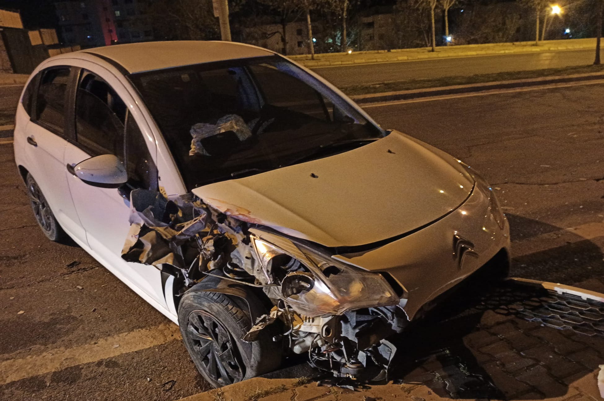 Kahramanmaraş’ta park halindeki otomobile çarptı