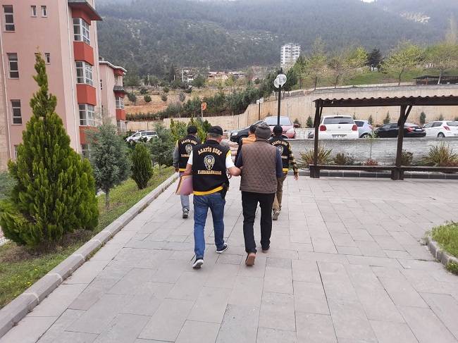 50 yıl hapis cezasıyla aranıyordu yakalandı 