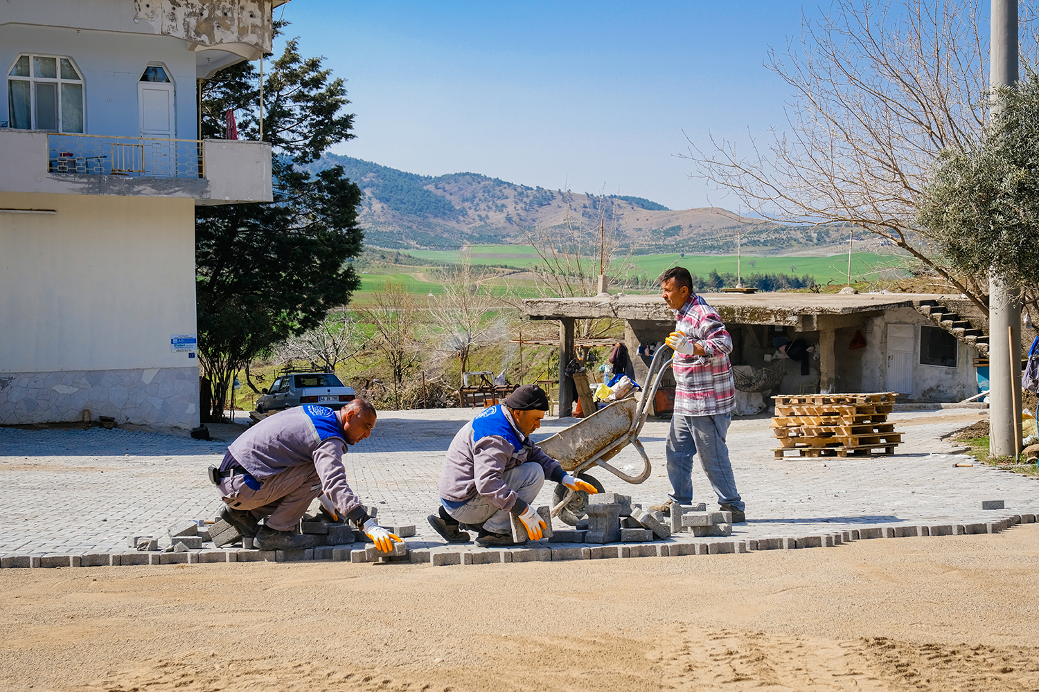 Ferhuş Mahallesinde Yol Standardı Yükseliyor