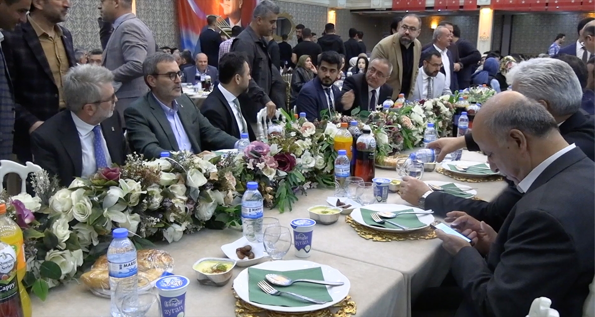 AK Parti Grup Başkanvekili Mahir Ünal, Kahramanmaraş'ta hemşehrileriyle iftar yaptı