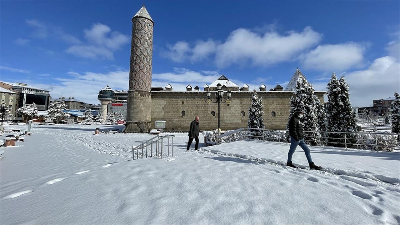  Erzurum, kar sonrası beyaza büründü