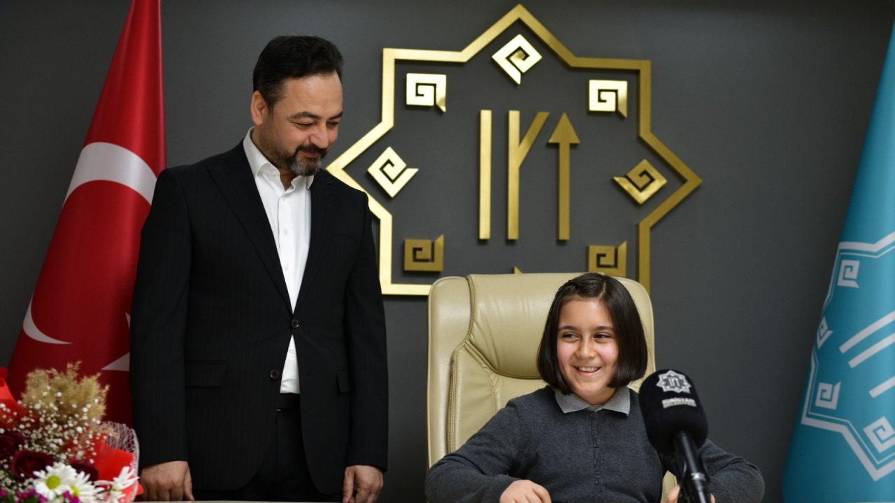 Elibstan Belediye Başkanı Gürbüz koltuğunu Aslantaş’a devretti