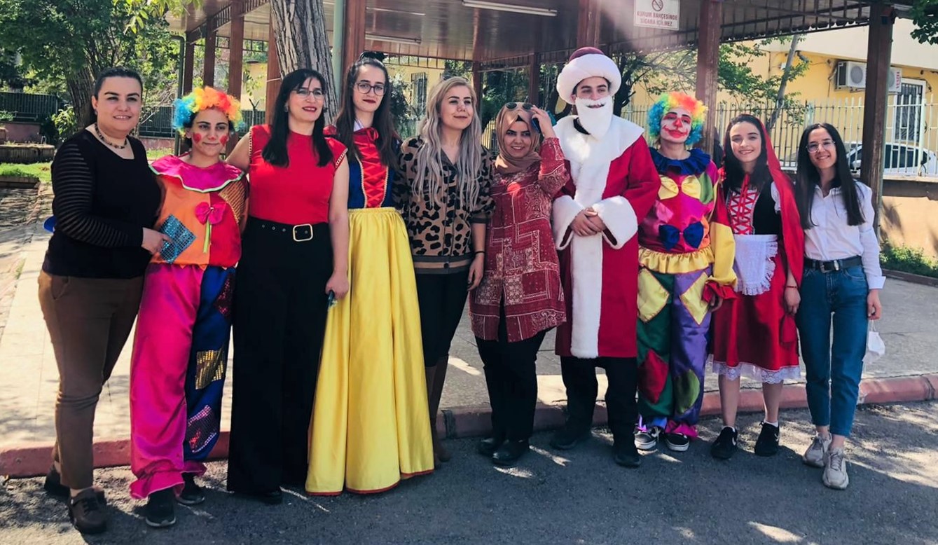 Akademisyenler Ve Öğrenciler Çocuklarla Çocuk Bayramı’nı Kutladı