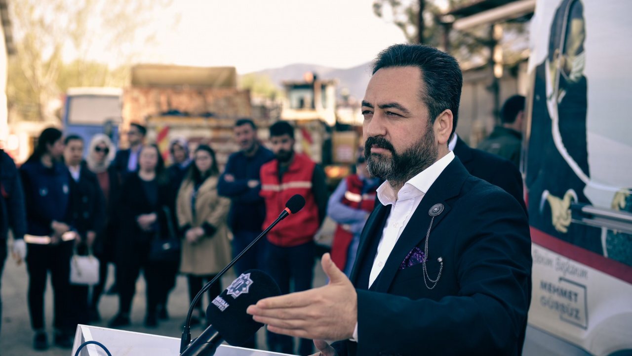 Elbistan Belediyesi çalışanlarına bayram sürprizi yaptı