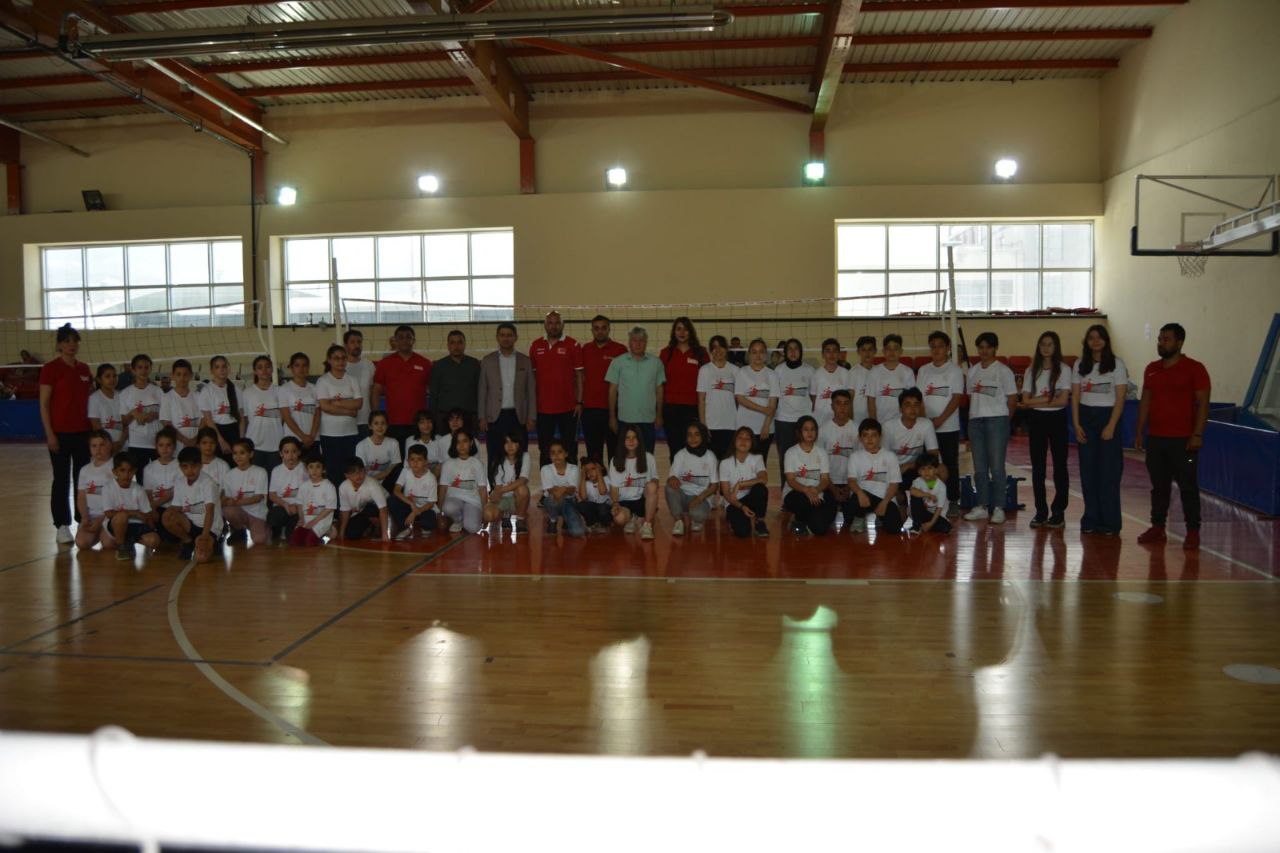 Kahramanmaraş’ta voleybol okulu açıldı