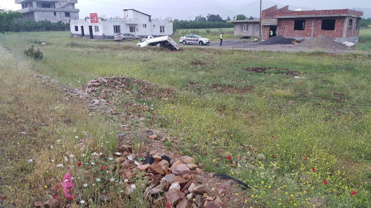 Kahramanmaraş’ta kamyonet yan yattı