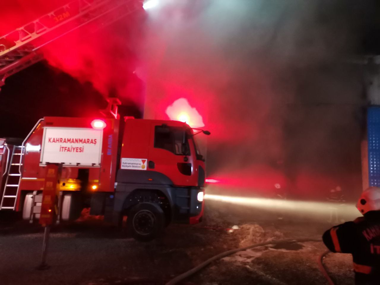 Tekstil Fabrikası Alevlere Teslim Oldu