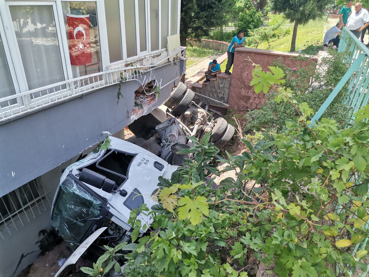 Freni patlayan su tankeri dehşet saçtı