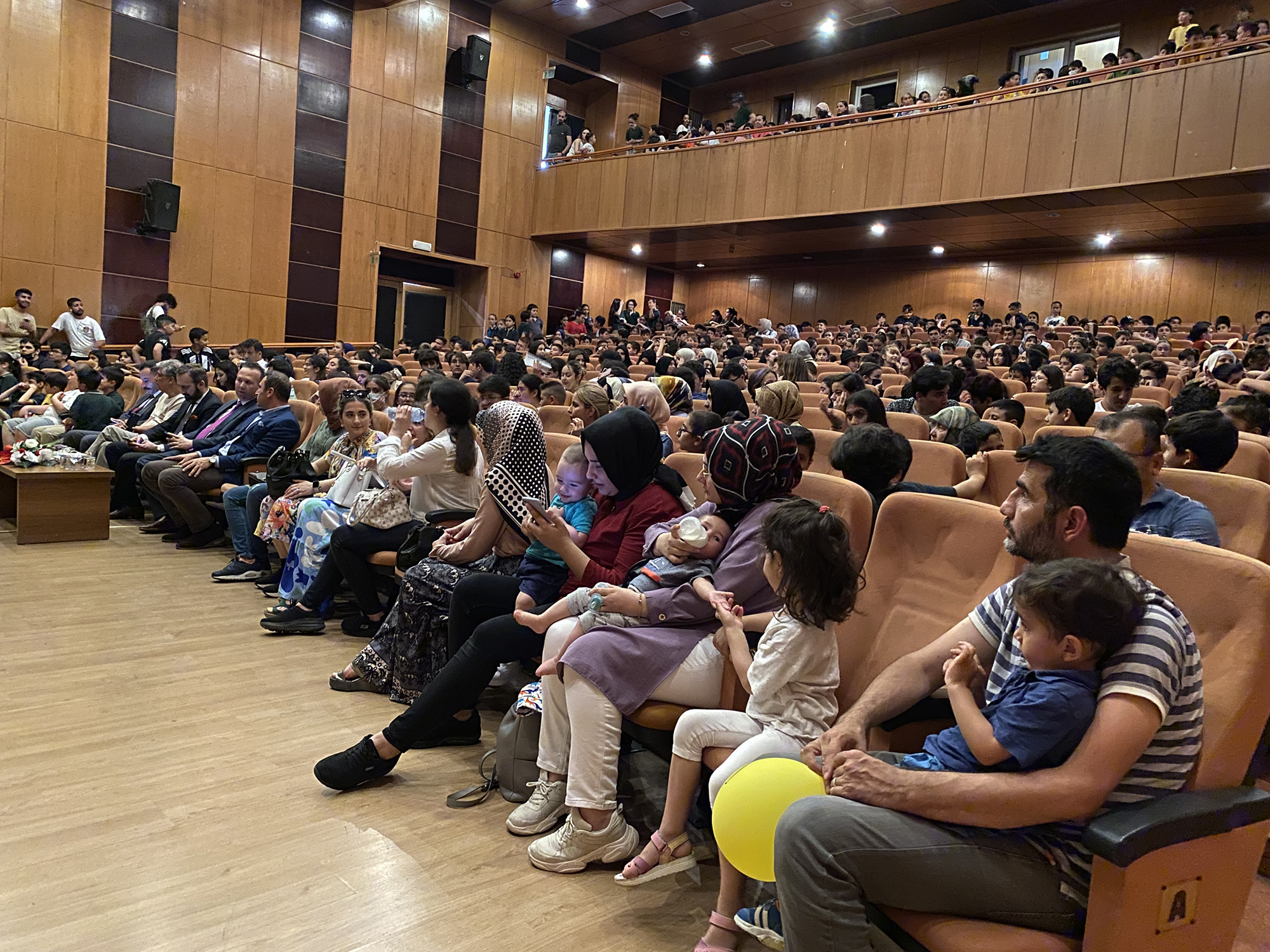 Çocuklar Tiyatro Gösterisine Yoğun İlgi Gösterdi
