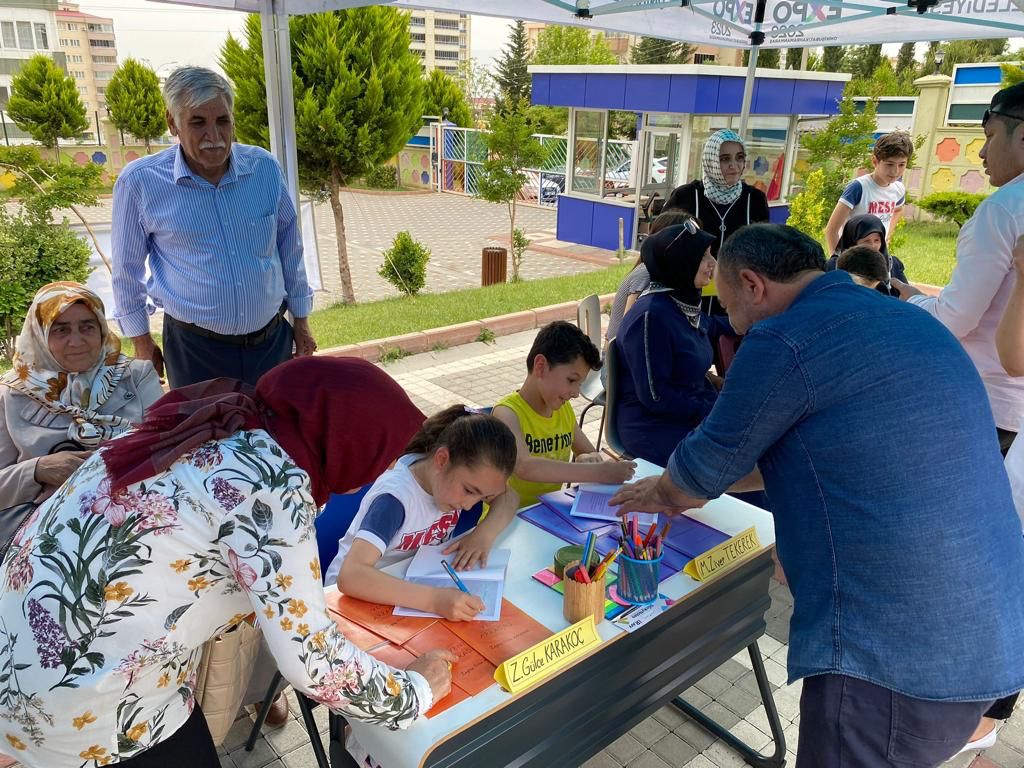 Minik öğrenciler yazarlığa ilk adımlarını attılar