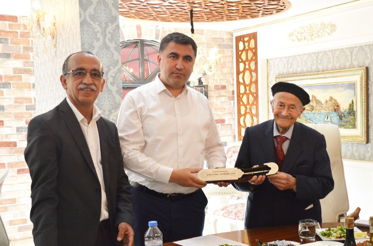 Gazeteci Göçer  “Altın Kalem” ile ödüllendirildi
