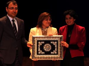 Bakan Şahin, Kürtçe Şarkılara Alkışla Eşlik Etti