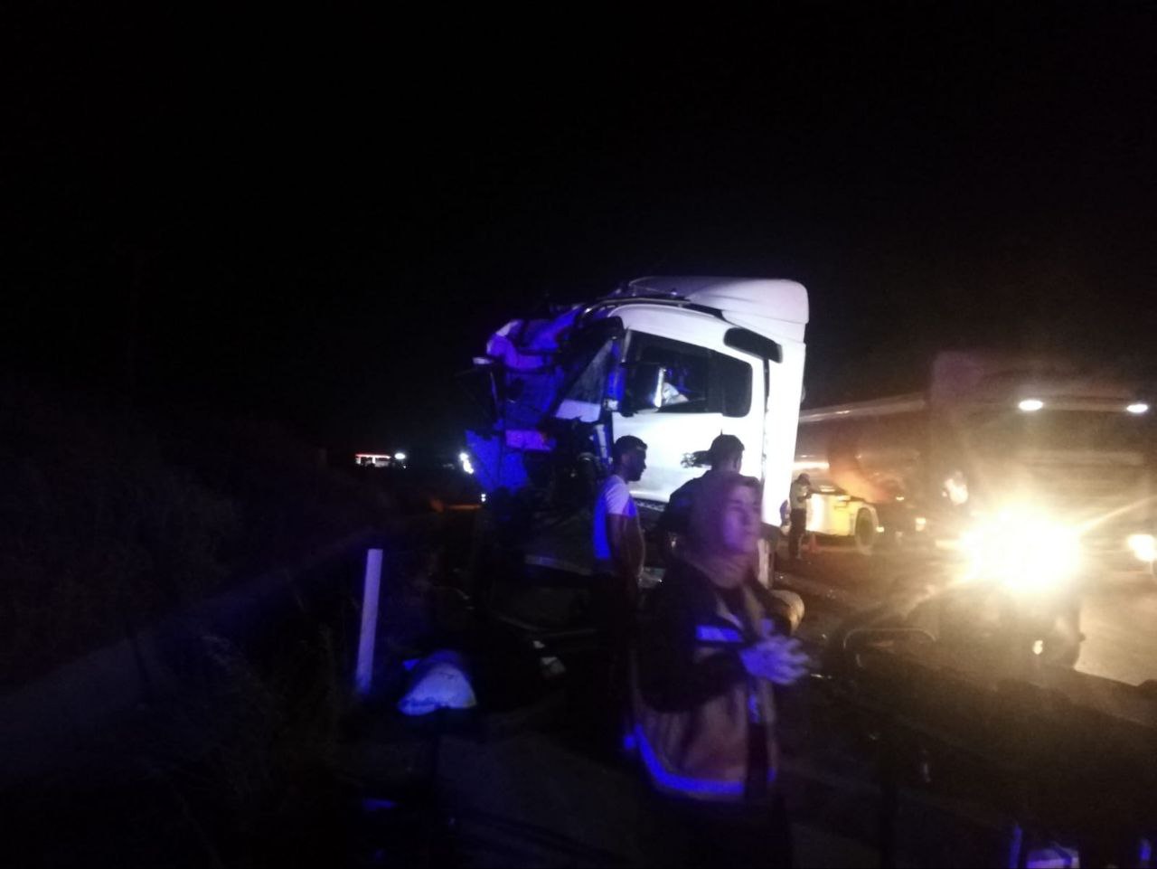 Kahramanmaraş’ta tıra arkadan çarpan sürücü yaralandı