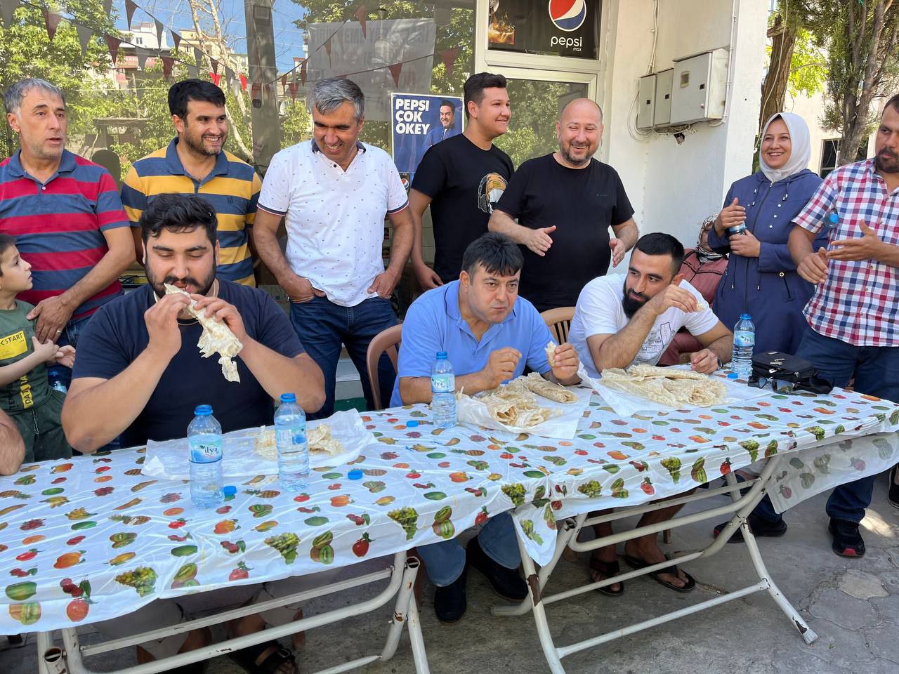 Kahramanmaraş’ta 15 dakika 1 kg firik yediler