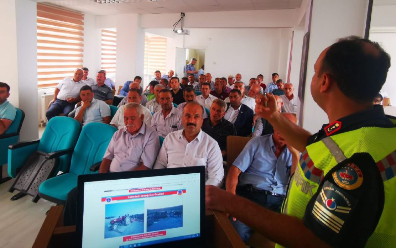 Kahramanmaraş’ta jandarma ekipleri muhtarları bilgilendirdi