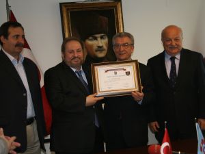 Btp Genel Başkanı Prof. Dr. Haydar Baş’a Trabzonspor’dan Onur Üyeliği