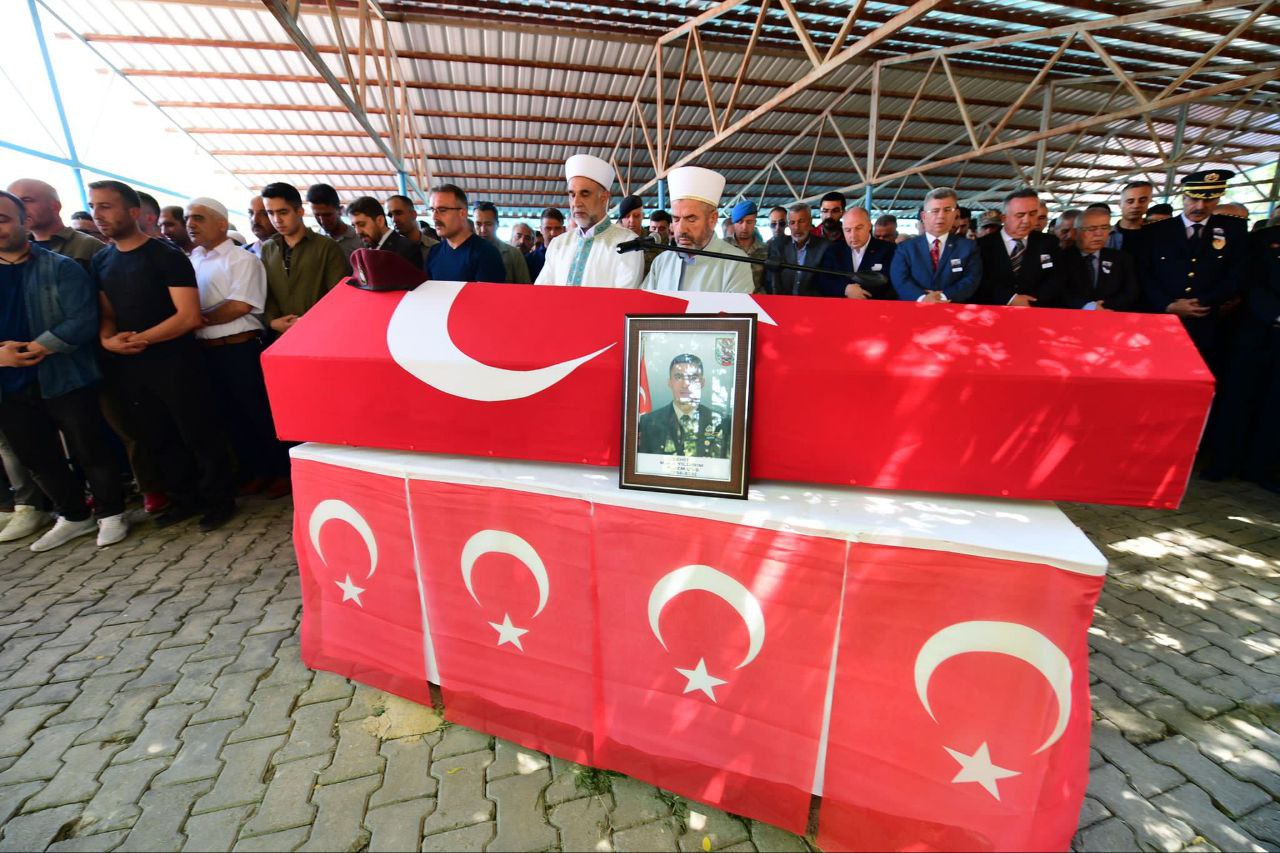 Kahramanmaraş şehidini  son yolculuğuna uğurlandı