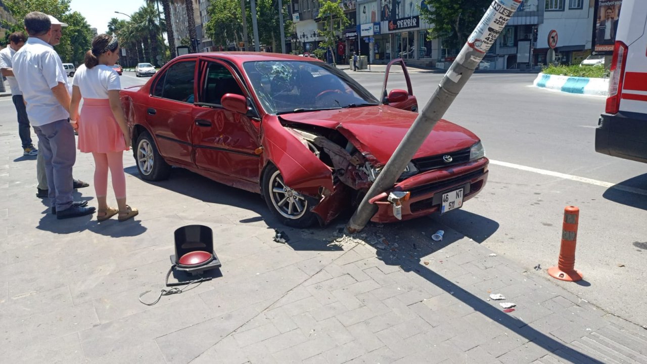 Kahramanmaraş’ta ticari araç ile otomobil çarpıştı: 2’si çocuk 3 yaralı 