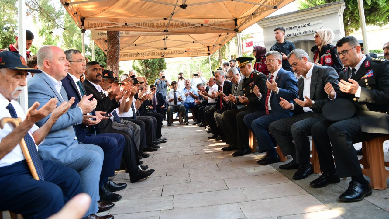 Şehitler Kabirleri Başında Dualarla Anıldı