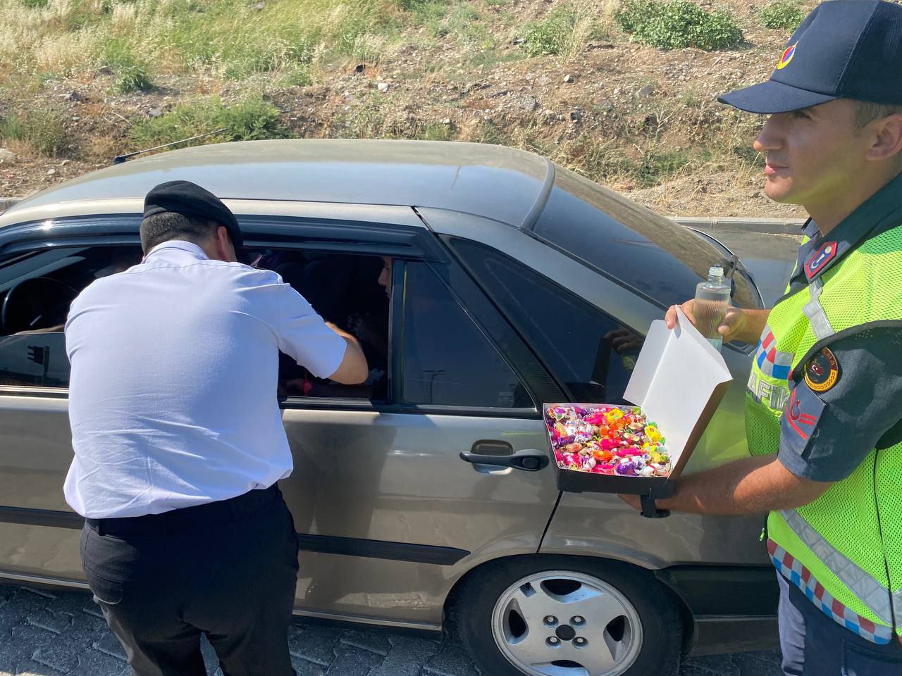Kahramanmaraş Jandarma Komutanı sürücülerle bayramlaştı