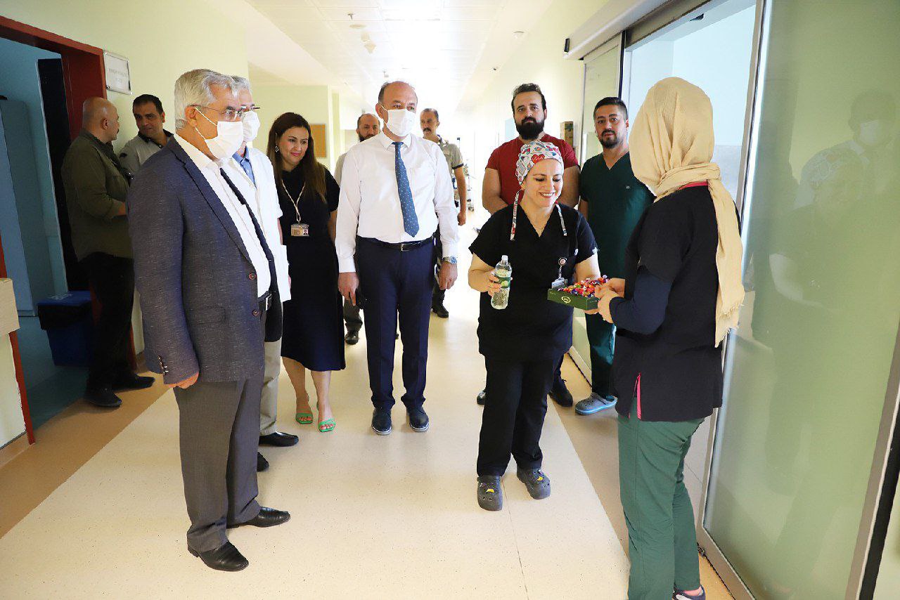 Rektör Can, bayramda hasta ve yakınlarını yalnız bırakmadı