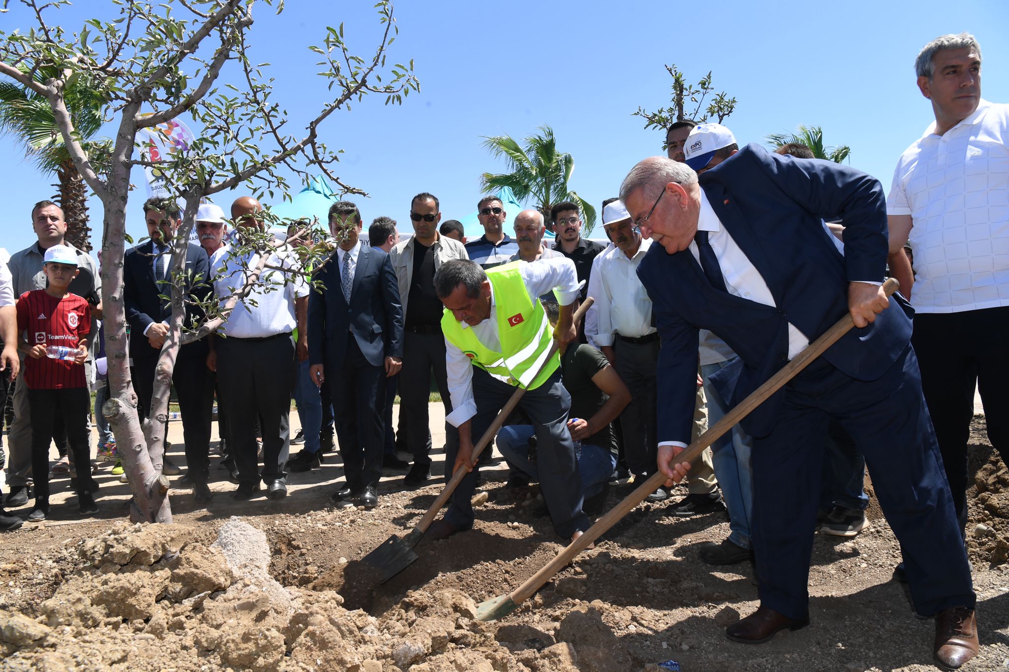 251 şehidin isimleri 251 fidanla  ölümsüzleştirildi
