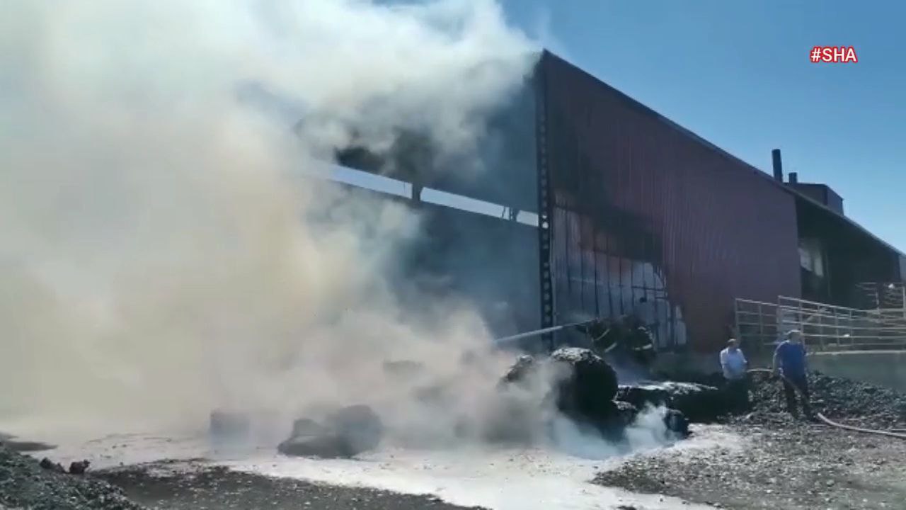 Kahramanmaraş’ta bir fabrika daha  alevlere teslim oldu