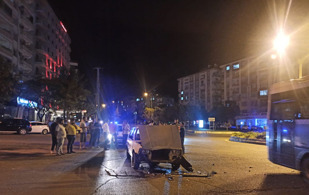 Kahramanmaraş’ta iki otomobil çarpıştı: 1 yaralı