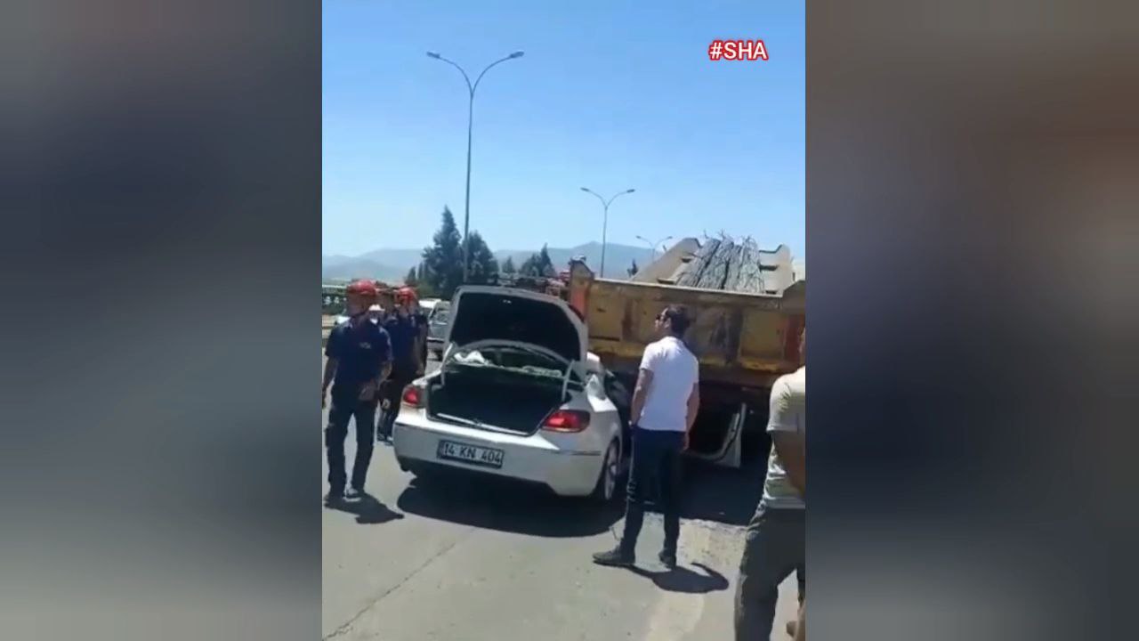 Kahramanmaraş’ta otomobil kamyona arkadan çarptı