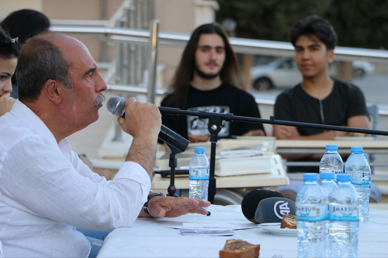 KMTSO Başkanı Şahin Balcıoğlu, öğrencilerle bir araya geldi