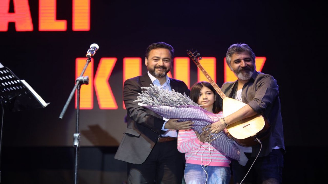 Elbistan Festivali'nin beşinci gününde sanatçı Ali Kınık, konser verdi