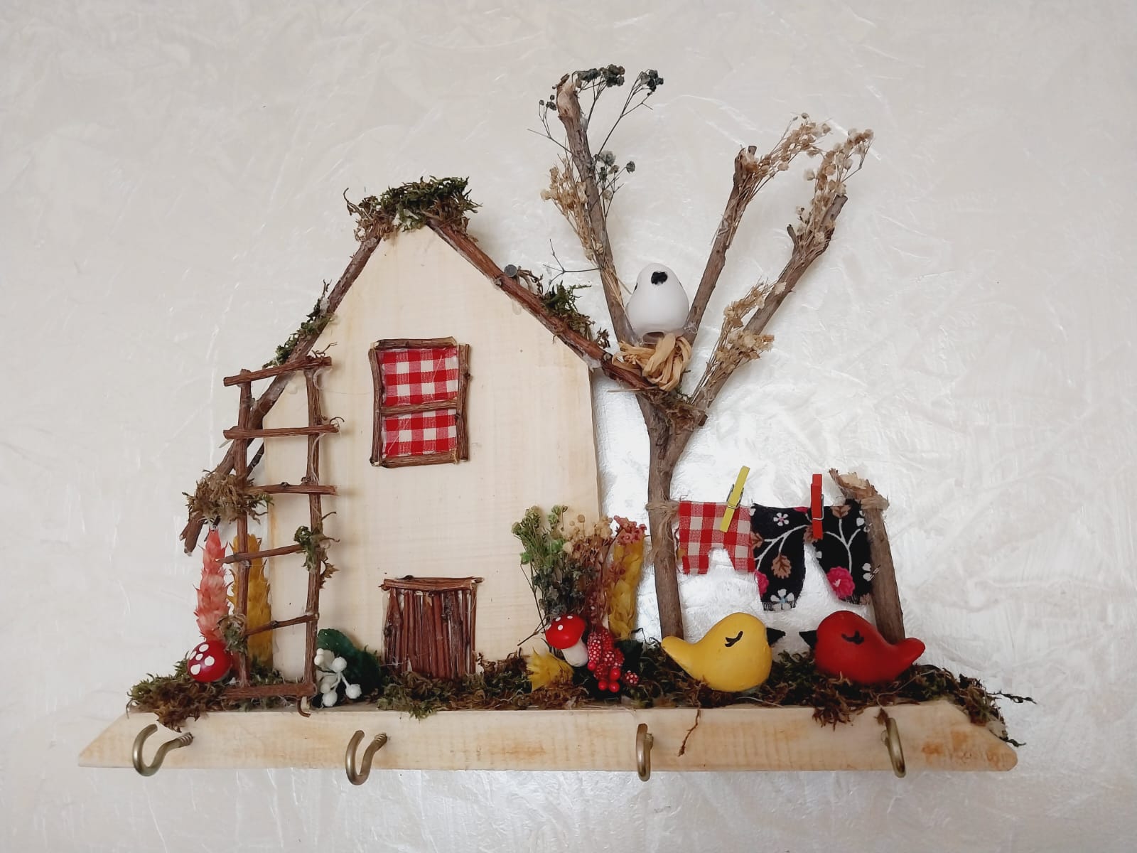 Ressam Semra Ulusoy Karma Kuşevi ve Rölyef Çalışmalarını Sergileyecek