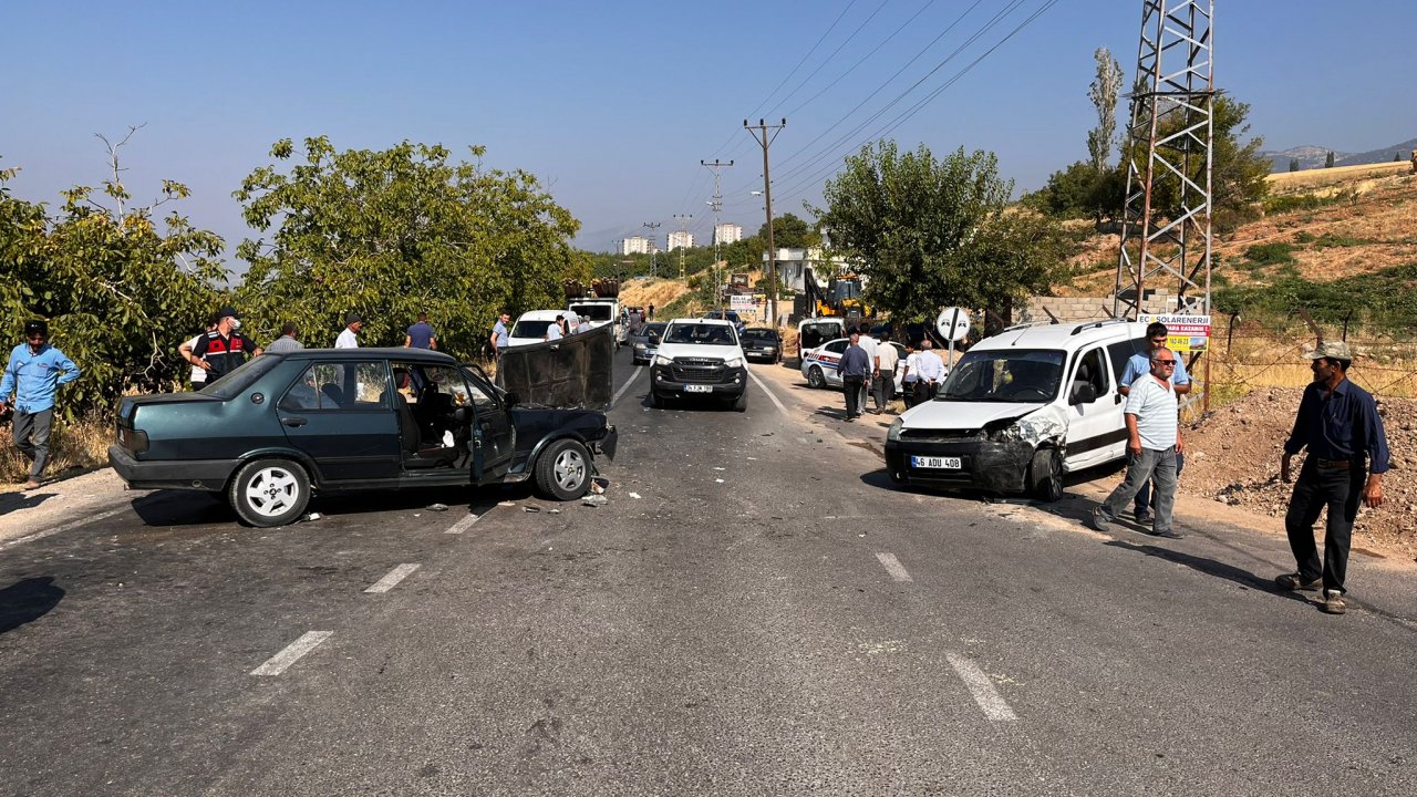 Kahramanmaraş’ta 2 aracın çarpışması sonucu 7 kişi yaralandı!