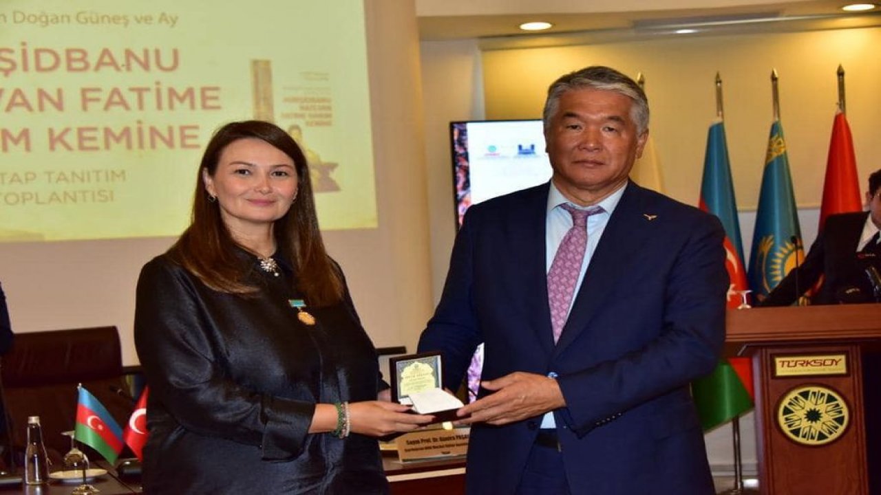 Türk Dünyasının Asena’sına Türksoy’dan “altın onur” madalyası verildi