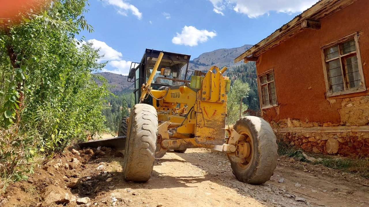 Göksun Kavşut yolunda çalışma!