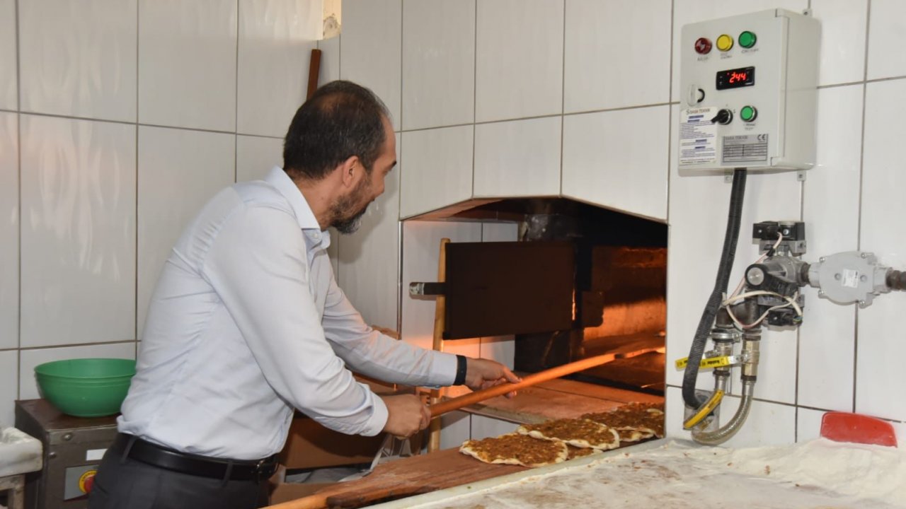 Milletvekili Özdemir lahmacun pişirdi