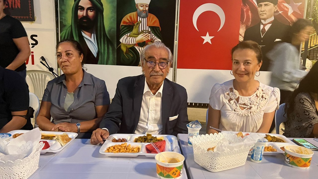 Eski Bakan Ali Doğan, Muharrem Ayı nedeniyle Cemevinde iftar verdi